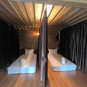  Hostel Lotus